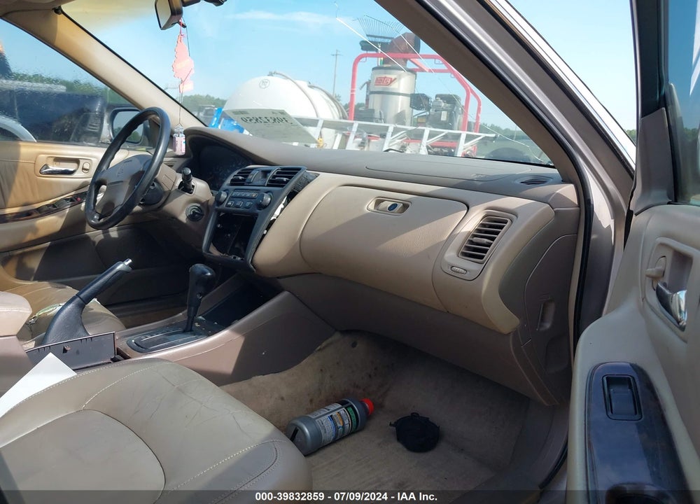 1998 HONDA ACCORD EX VIN: 1HGCG5651WA132388