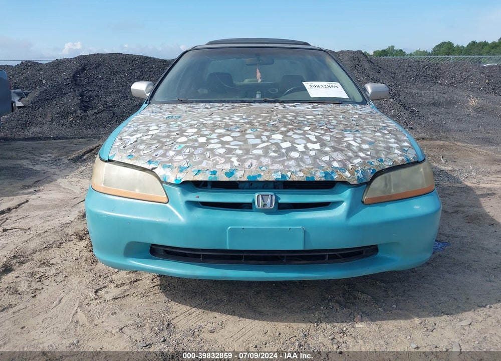 1998 HONDA ACCORD EX VIN: 1HGCG5651WA132388