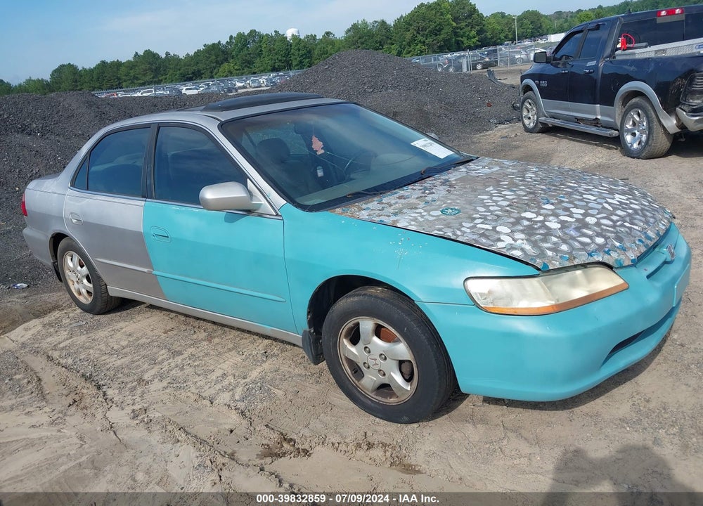 1998 HONDA ACCORD EX VIN: 1HGCG5651WA132388