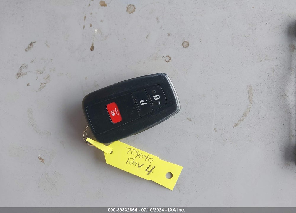 2021 TOYOTA RAV4 XLE VIN: 2T3P1RFV6MW162364