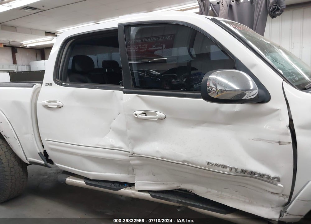 2004 TOYOTA TUNDRA SR5 V8 VIN: 5TBDT44104S446583