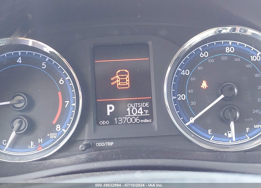 2018 TOYOTA COROLLA LE VIN: 5YFBURHE5JP798505