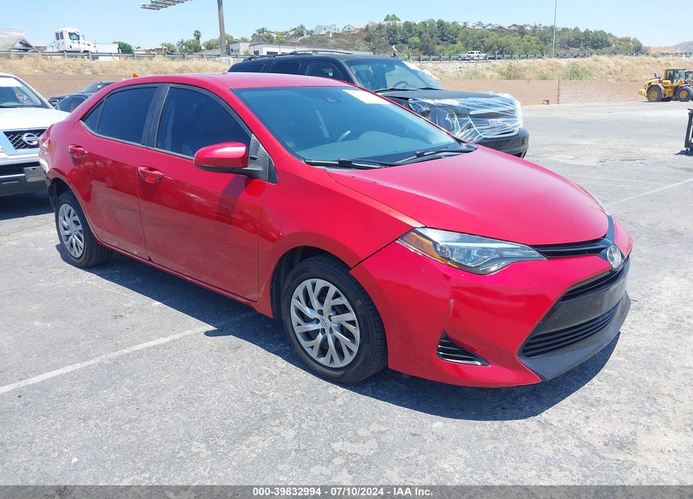2018 TOYOTA COROLLA LE VIN: 5YFBURHE5JP798505