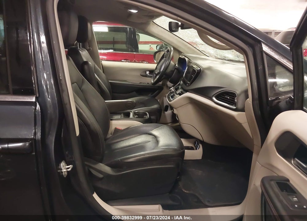 2020 CHRYSLER PACIFICA TOURING L VIN: 2C4RC1BG9LR277030