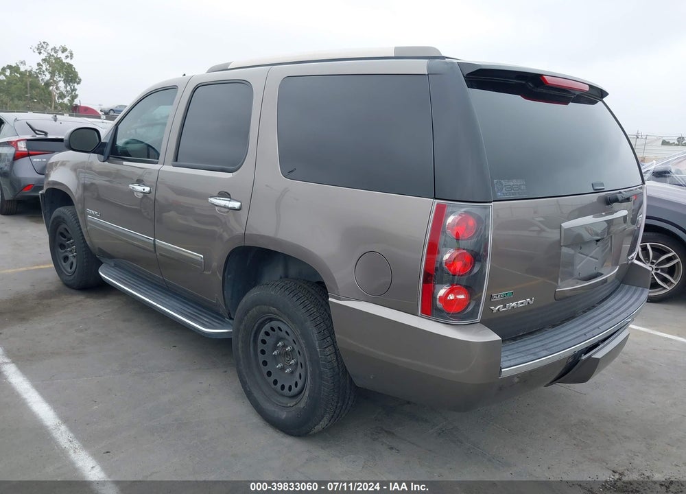 2012 GMC YUKON DENALI VIN: 1GKS2EEF9CR137021