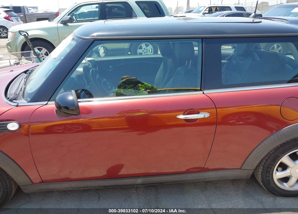2009 MINI COOPER VIN: WMWMF33509TW70892