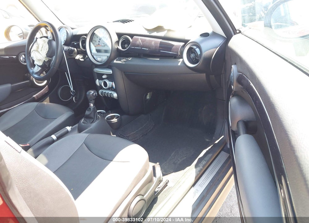 2009 MINI COOPER VIN: WMWMF33509TW70892