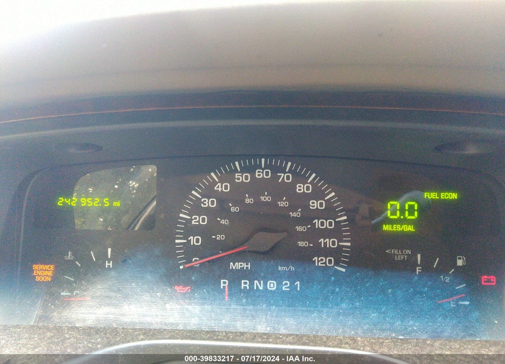 2000 LINCOLN TOWN CAR EXECUTIVE VIN: 1LNHM81W1YY869627