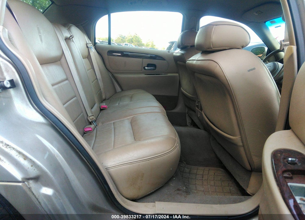 2000 LINCOLN TOWN CAR EXECUTIVE VIN: 1LNHM81W1YY869627