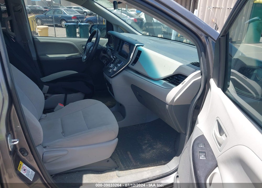 2017 TOYOTA SIENNA L 7 PASSENGER VIN: 5TDZZ3DC0HS895887