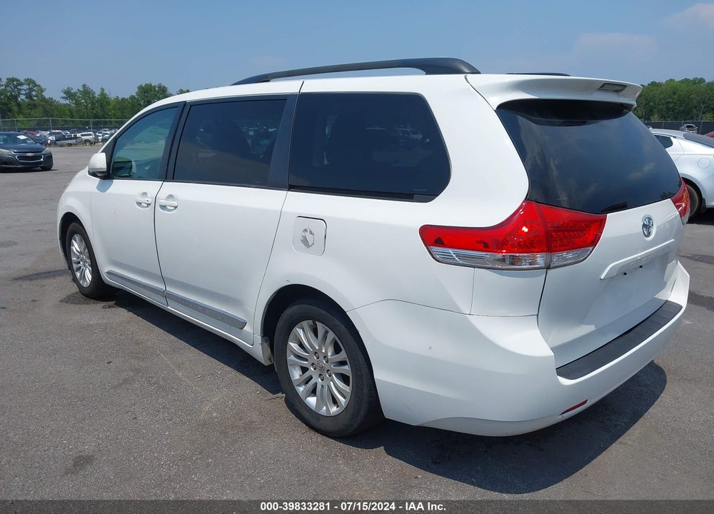 2012 TOYOTA SIENNA XLE V6 8 PASSENGER VIN: 5TDYK3DC7CS249660