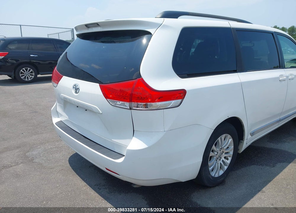2012 TOYOTA SIENNA XLE V6 8 PASSENGER VIN: 5TDYK3DC7CS249660