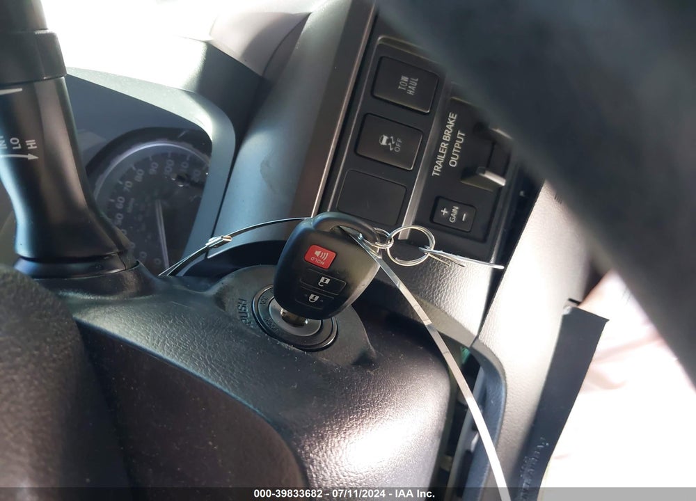 2019 TOYOTA TUNDRA SR5 5.7L V8 VIN: 5TFDY5F13KX808957