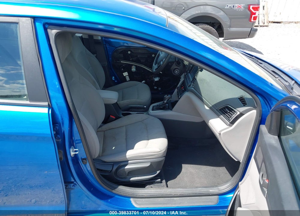 2018 HYUNDAI ELANTRA SEL VIN: 5NPD84LF4JH258334