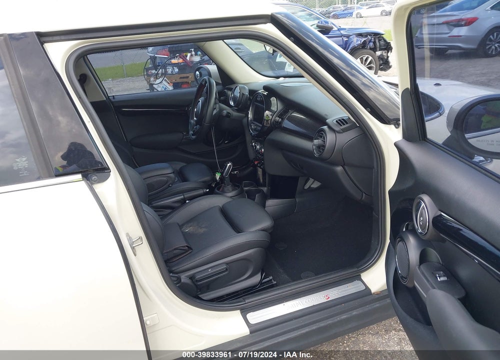 2020 MINI HARDTOP COOPER S VIN: WMWXU9C05L2M11659