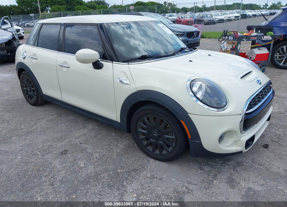 2020 MINI HARDTOP COOPER S VIN: WMWXU9C05L2M11659