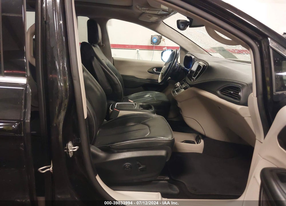2019 CHRYSLER PACIFICA LIMITED VIN: 2C4RC1GG2KR574311