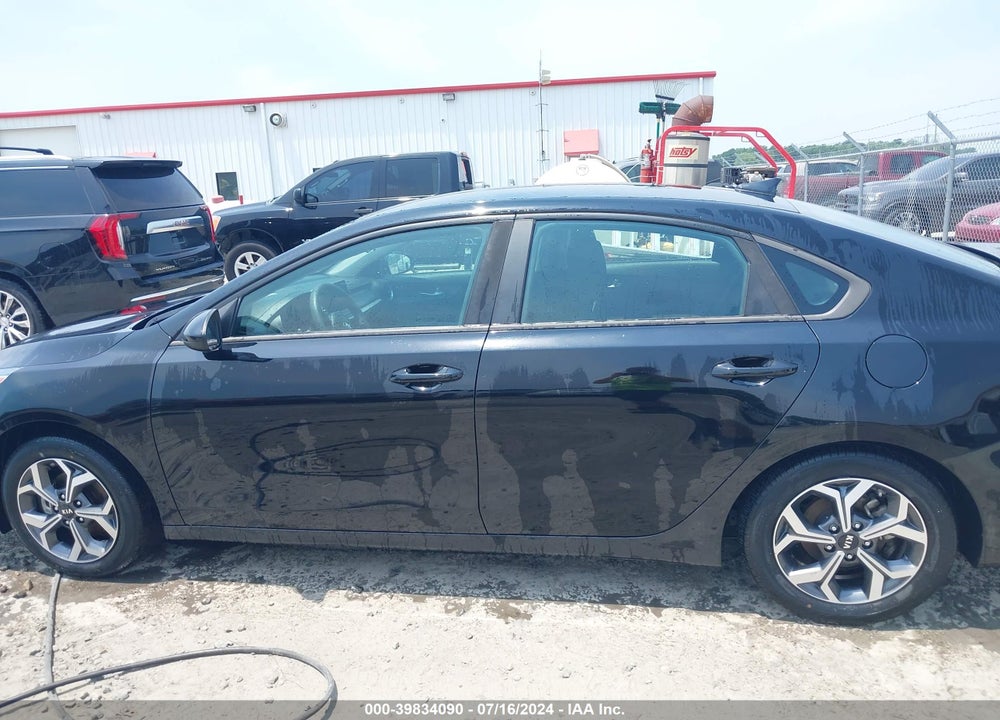 2019 KIA FORTE LXS VIN: 3KPF24AD9KE085752