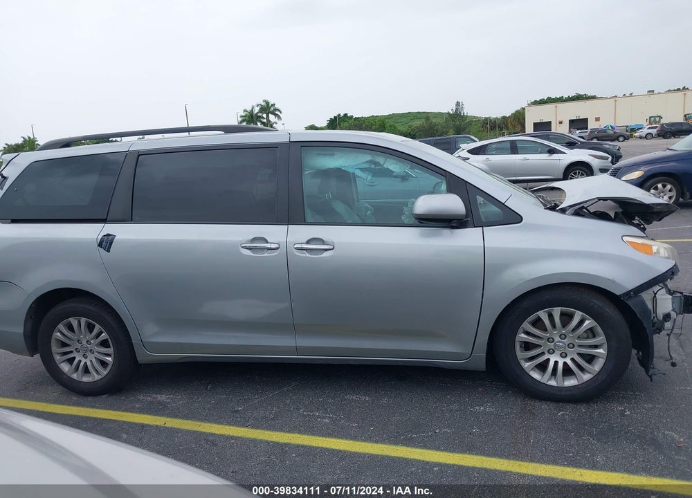 2017 TOYOTA SIENNA XLE 8 PASSENGER VIN: 5TDYZ3DC9HS835909