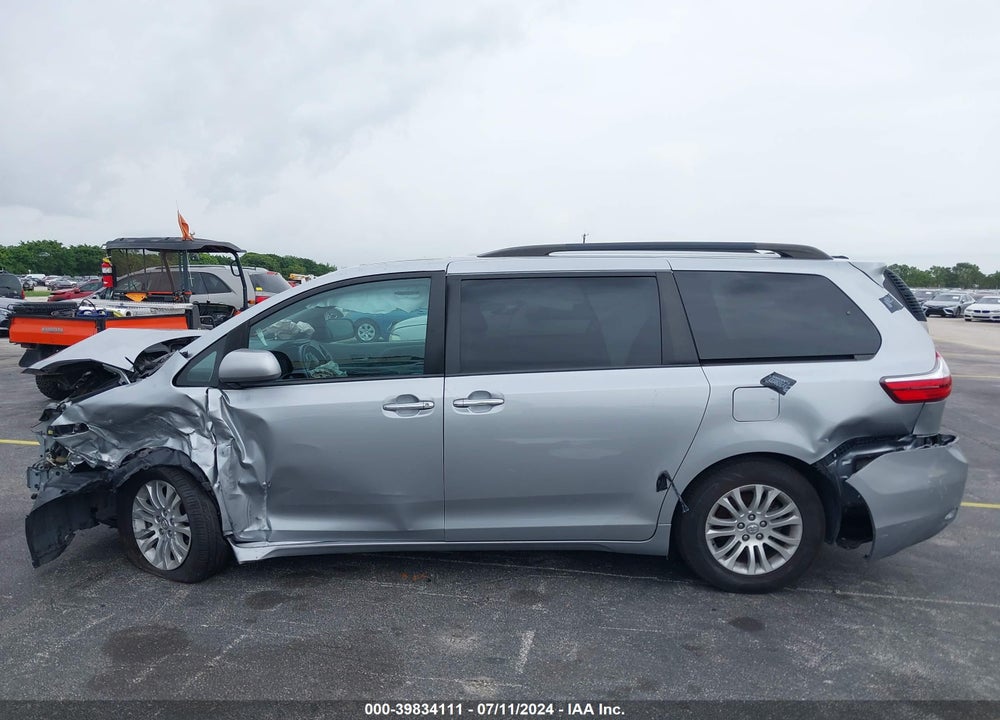 2017 TOYOTA SIENNA XLE 8 PASSENGER VIN: 5TDYZ3DC9HS835909