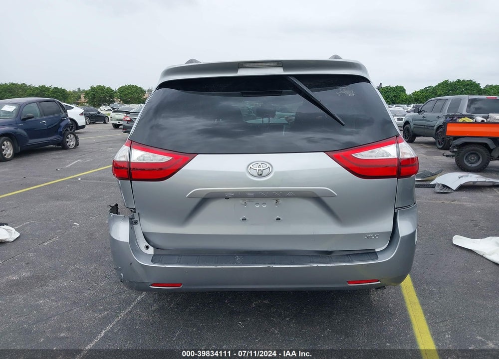 2017 TOYOTA SIENNA XLE 8 PASSENGER VIN: 5TDYZ3DC9HS835909