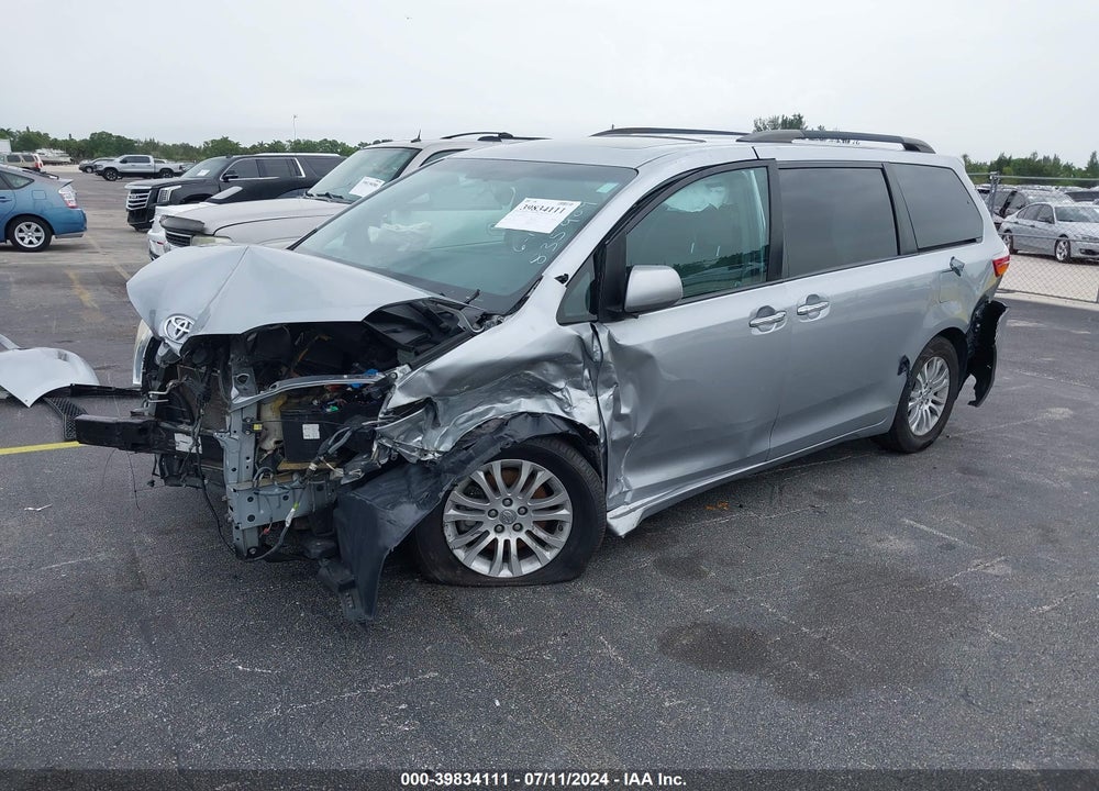 2017 TOYOTA SIENNA XLE 8 PASSENGER VIN: 5TDYZ3DC9HS835909