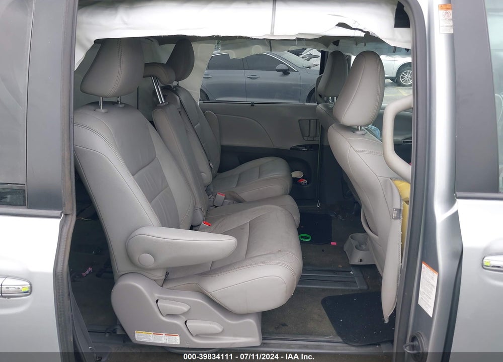 2017 TOYOTA SIENNA XLE 8 PASSENGER VIN: 5TDYZ3DC9HS835909