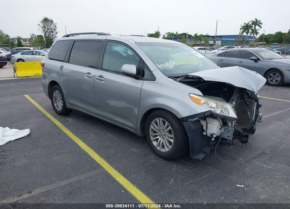 2017 TOYOTA SIENNA XLE 8 PASSENGER VIN: 5TDYZ3DC9HS835909