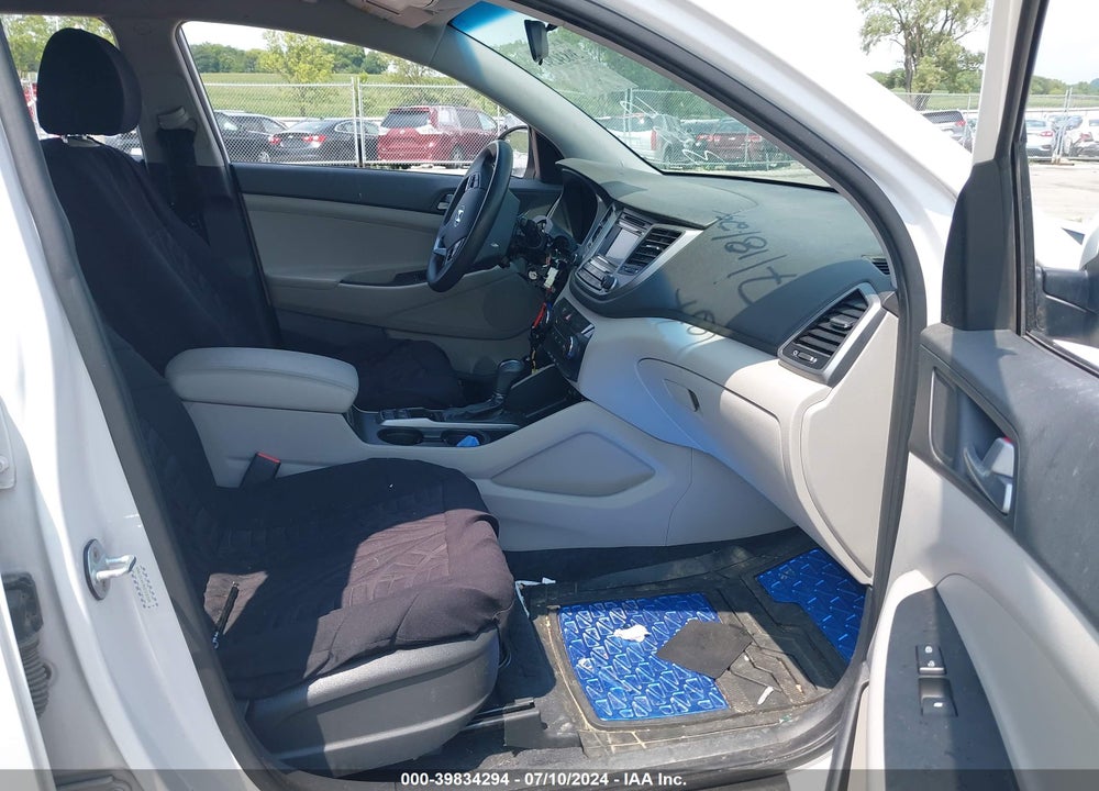 2016 HYUNDAI TUCSON SE VIN: KM8J3CA49GU126368