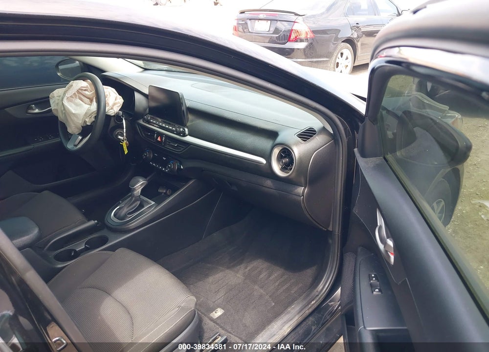 2019 KIA FORTE LXS VIN: 3KPF24ADXKE063940