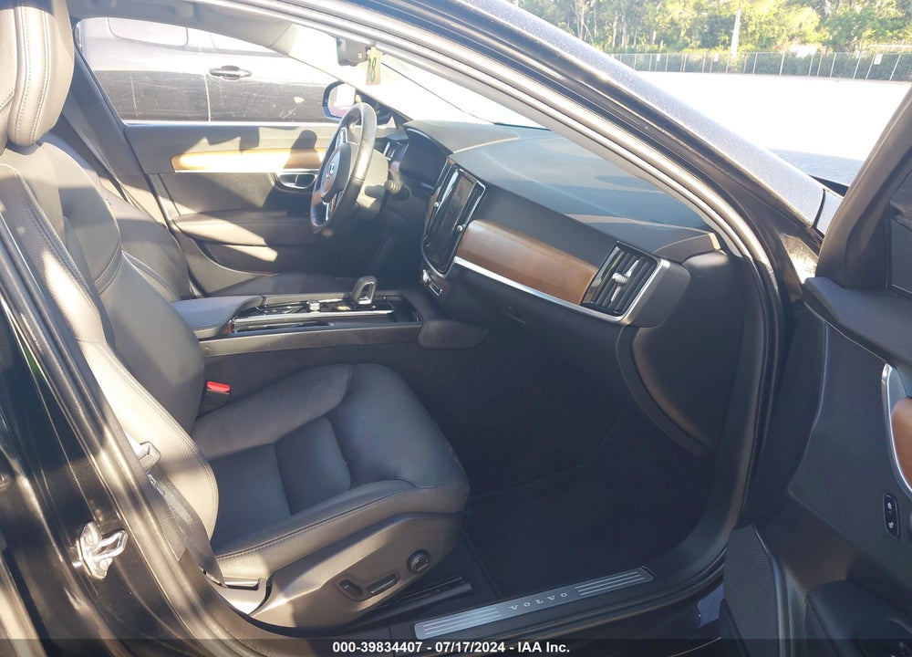 2022 VOLVO S90 B6 MOMENTUM VIN: LVY062MK4NP261516
