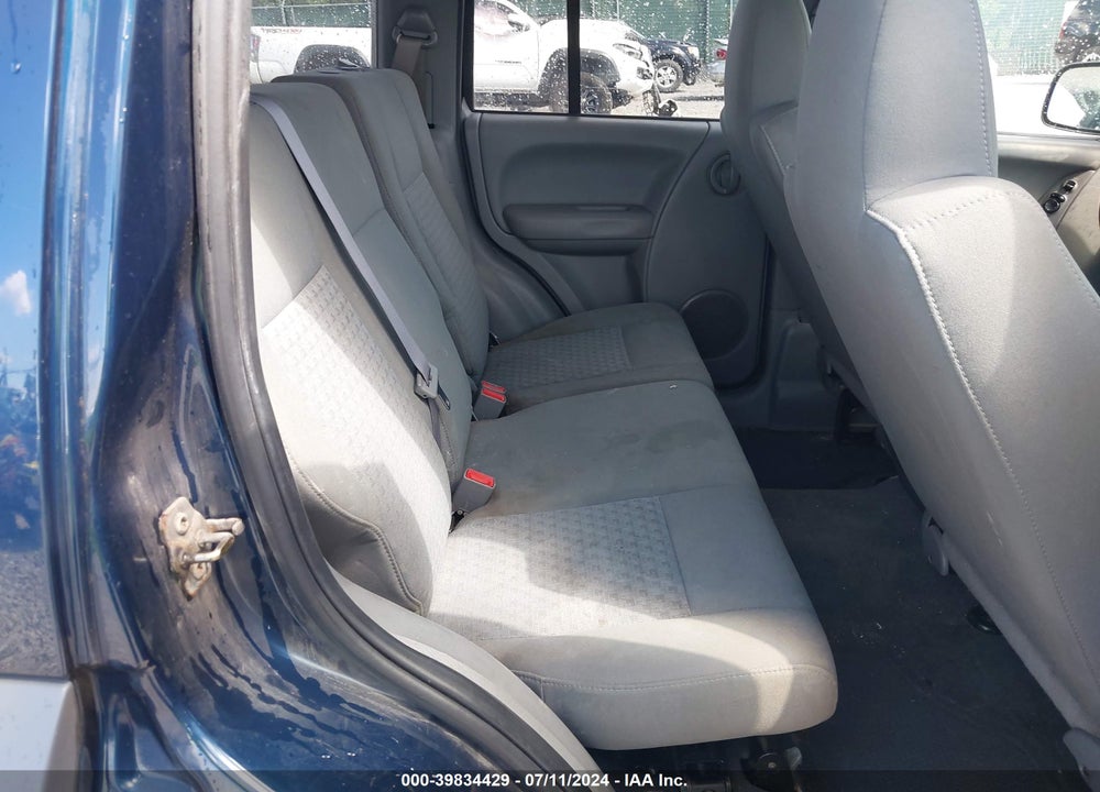 2005 JEEP LIBERTY SPORT VIN: 1J4GL48K75W622791