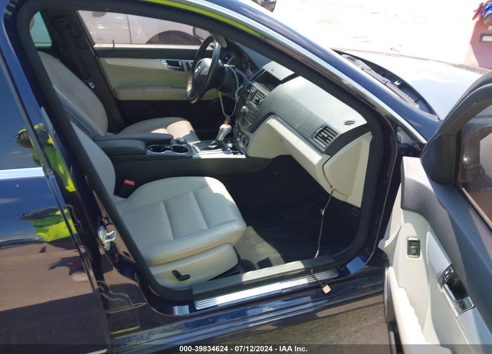 2009 MERCEDES-BENZ C 300 LUXURY/SPORT VIN: WDDGF54X09F232230