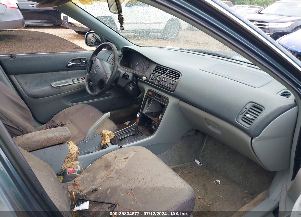 1996 HONDA ACCORD LX/EX VIN: 1HGCD5637TA255504