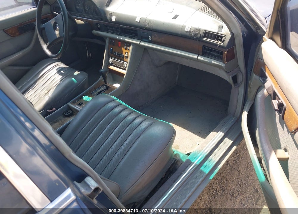 1984 MERCEDES-BENZ 300 SD VIN: WDBCB20A7EA030138