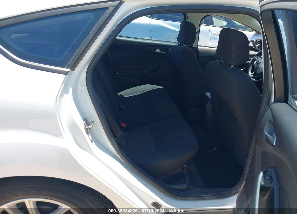 2018 FORD FOCUS SE VIN: 1FADP3K2XJL311647