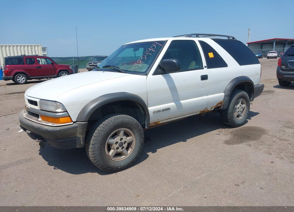 2000 CHEVROLET BLAZER LS VIN: 1GNCT18W0YK198508