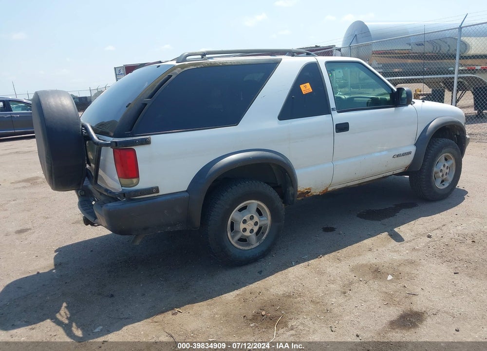 2000 CHEVROLET BLAZER LS VIN: 1GNCT18W0YK198508