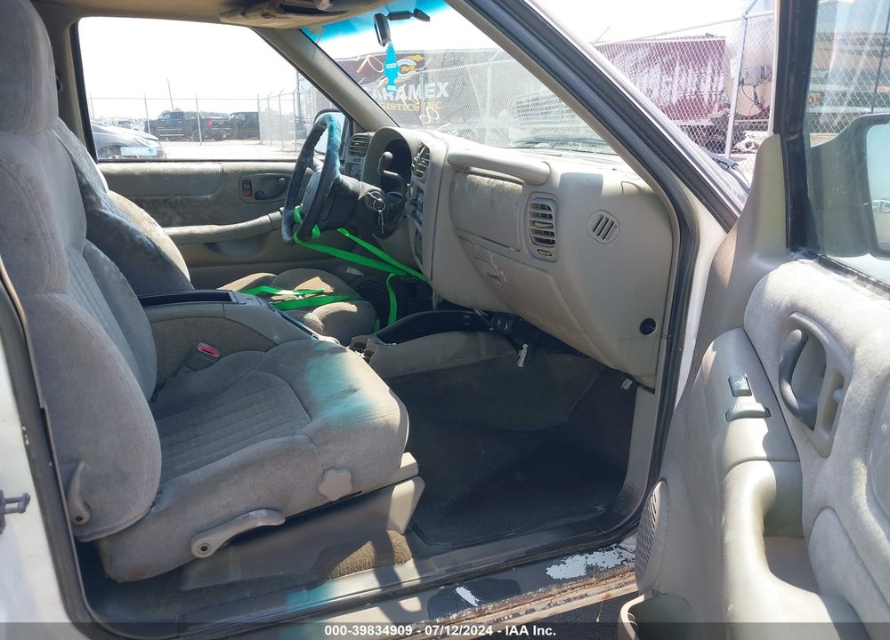 2000 CHEVROLET BLAZER LS VIN: 1GNCT18W0YK198508