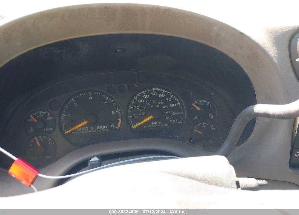 2000 CHEVROLET BLAZER LS VIN: 1GNCT18W0YK198508