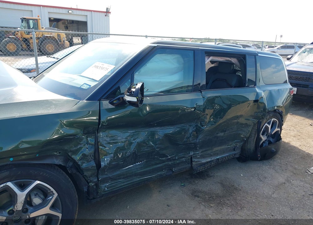 2024 RIVIAN R1S ADVENTURE DUAL MOTOR LARGE PACK/ADVENTURE DUAL MOTOR PERF LARGE PACK VIN: 7PDSGBBA8RN036176