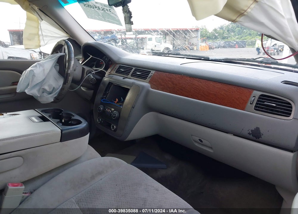 2008 GMC YUKON SLE VIN: 1GKFC13C88J181002