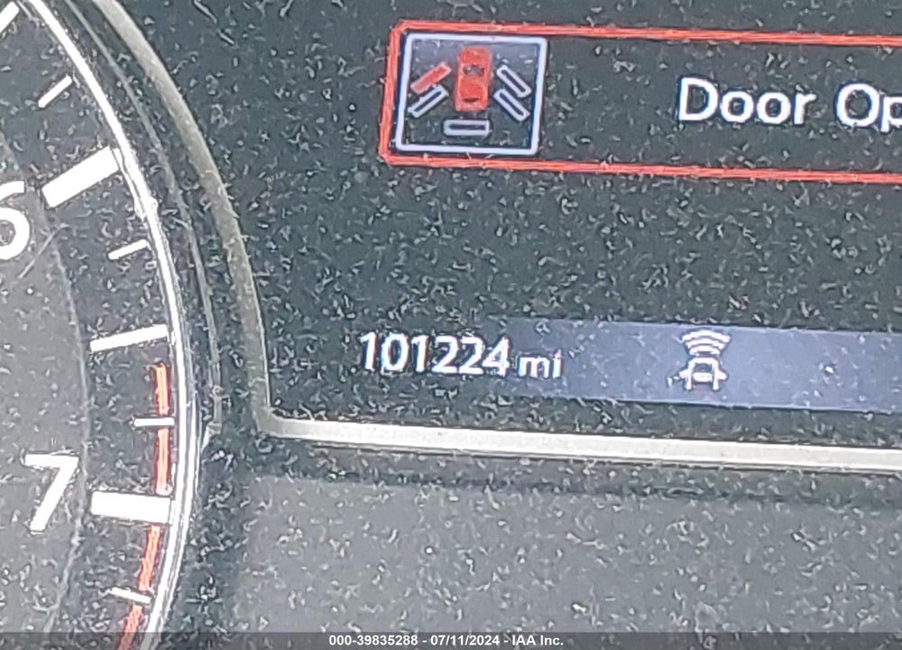 2018 NISSAN PATHFINDER SV VIN: 5N1DR2MM9JC607428