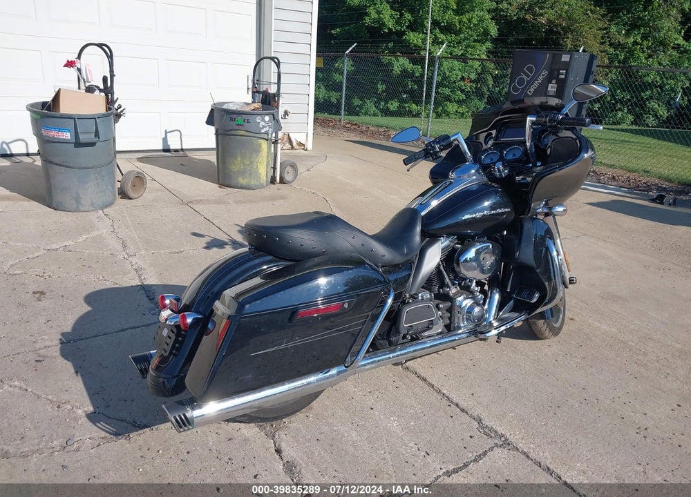 2015 HARLEY-DAVIDSON FLTRXS ROAD GLIDE SPECIAL VIN: 1HD1KTM13FB629508