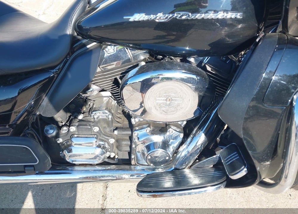 2015 HARLEY-DAVIDSON FLTRXS ROAD GLIDE SPECIAL VIN: 1HD1KTM13FB629508