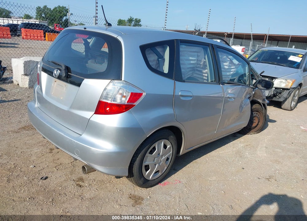 2013 HONDA FIT VIN: JHMGE8H34DC065675