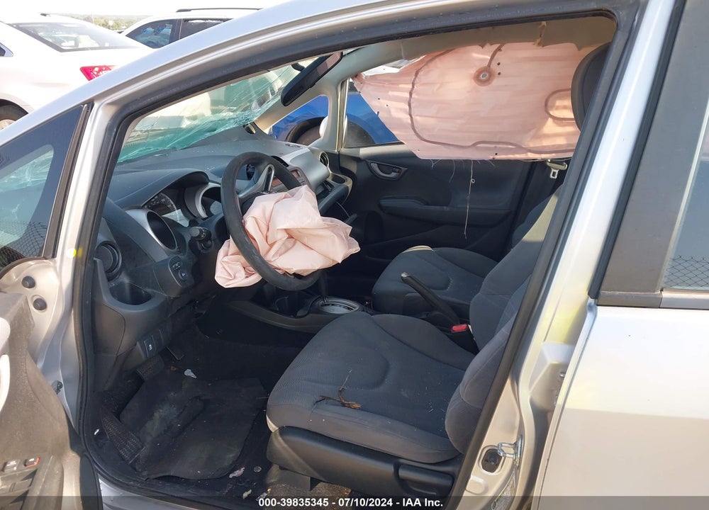 2013 HONDA FIT VIN: JHMGE8H34DC065675