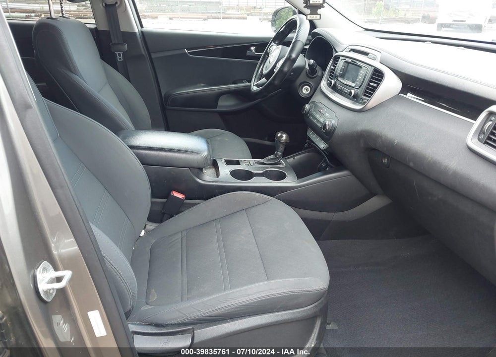 2016 KIA SORENTO 3.3L LX VIN: 5XYPG4A56GG110955