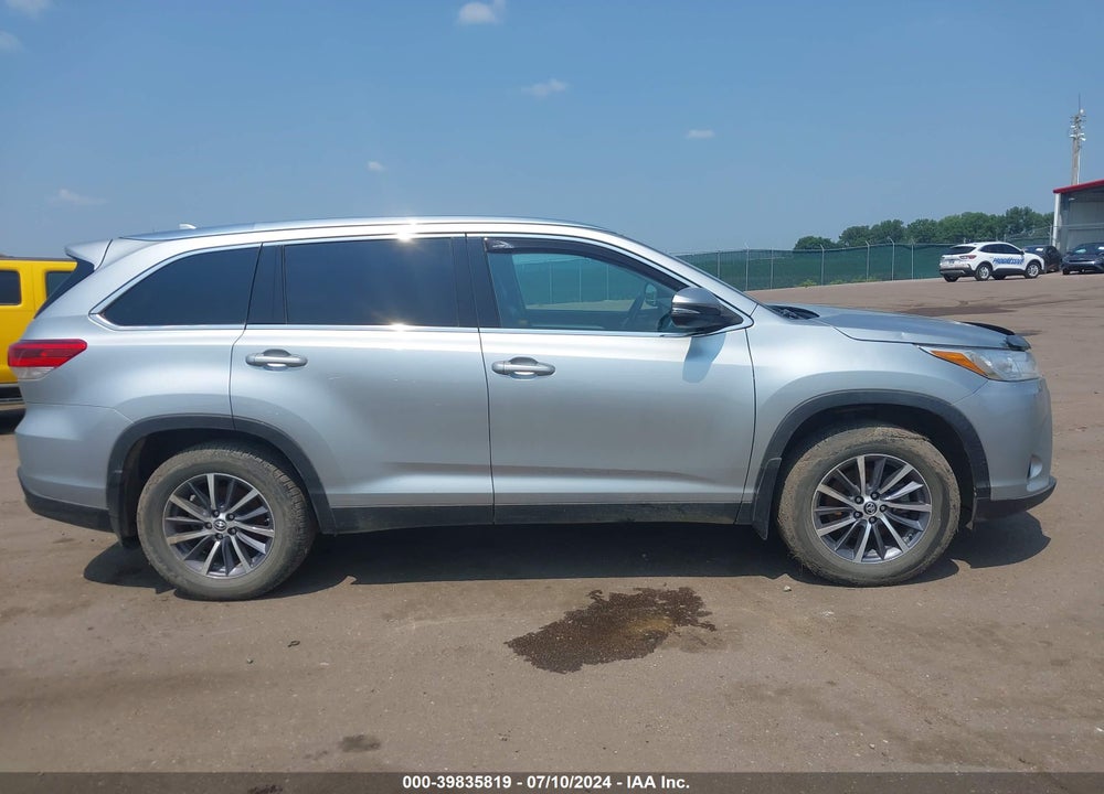 2019 TOYOTA HIGHLANDER XLE VIN: 5TDJZRFH8KS606030