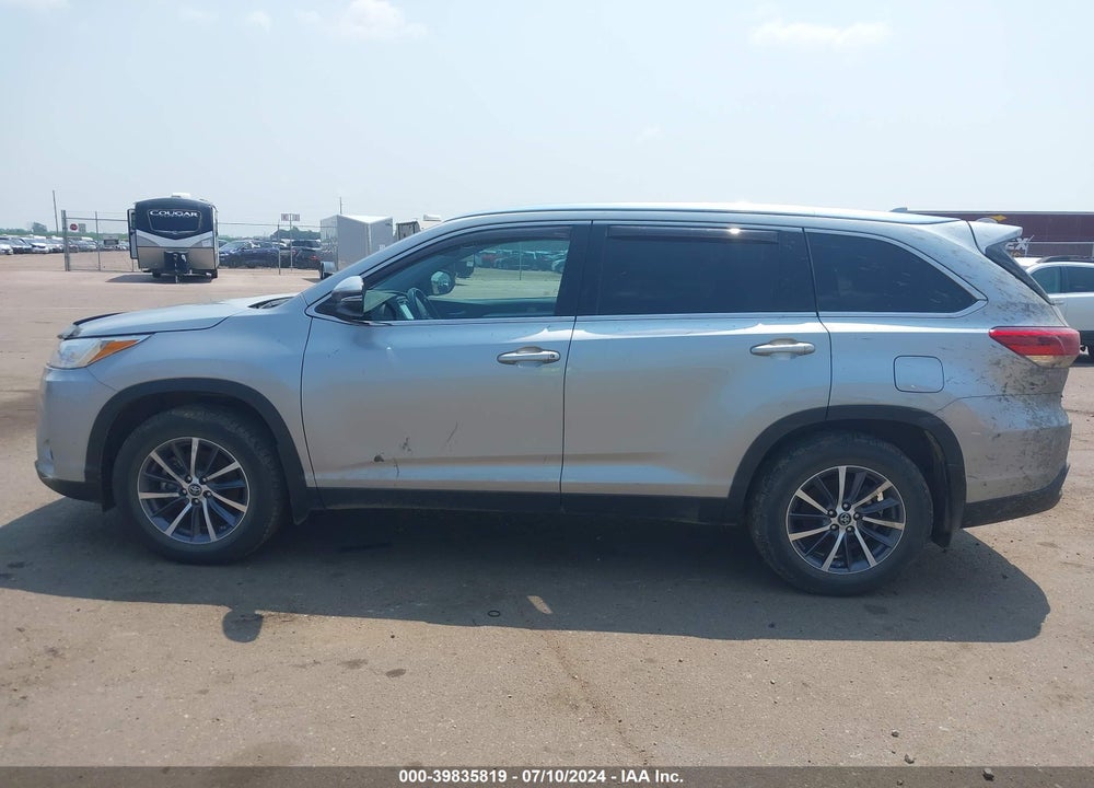 2019 TOYOTA HIGHLANDER XLE VIN: 5TDJZRFH8KS606030